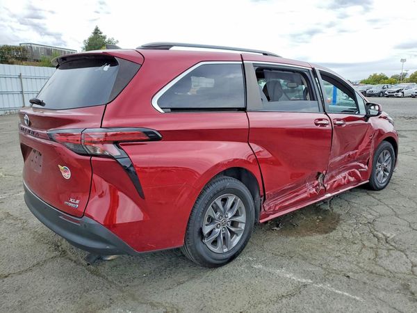 2021 TOYOTA SIENNA XLE Plus Package