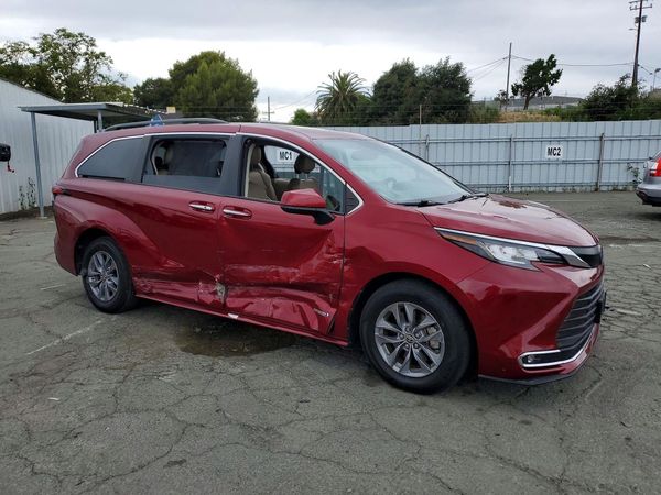 2021 TOYOTA SIENNA XLE Plus Package