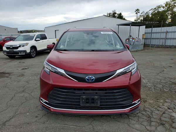 2021 TOYOTA SIENNA XLE Plus Package