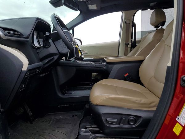2021 TOYOTA SIENNA XLE Plus Package
