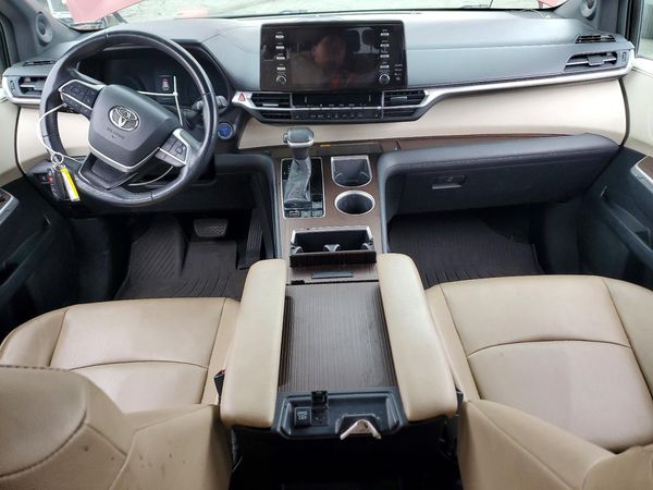 2021 TOYOTA SIENNA XLE Plus Package