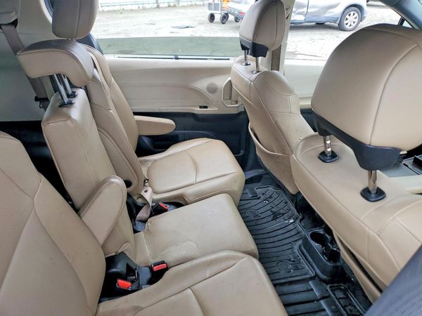 2021 TOYOTA SIENNA XLE Plus Package