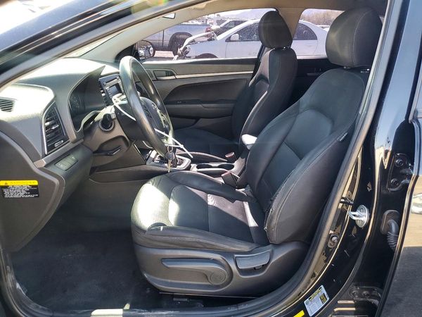 2018 HYUNDAI ELANTRA SE