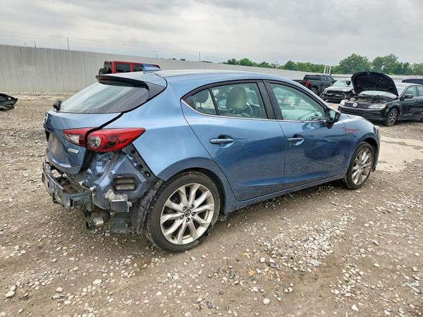 2016 MAZDA 3 SE