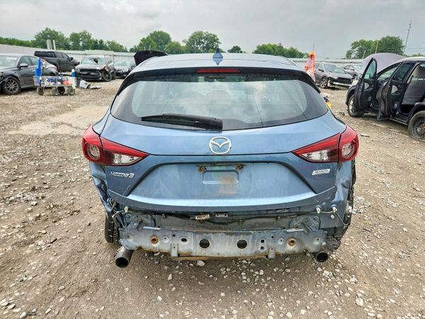 2016 MAZDA 3 SE