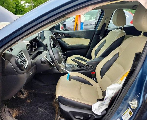 2016 MAZDA 3 SE
