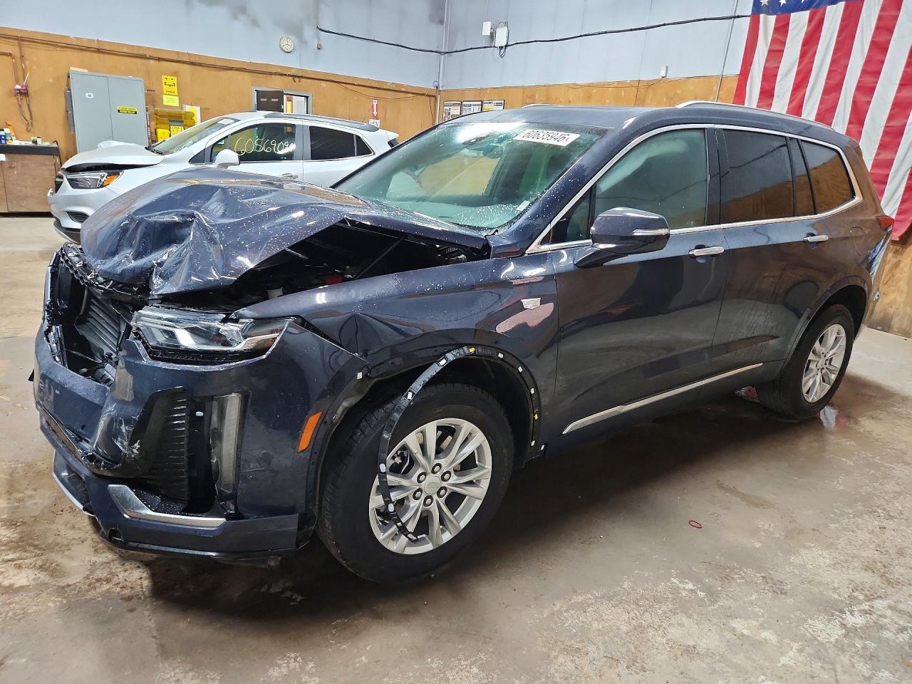 2025 CADILLAC XT6 Luxury — Front 3/4