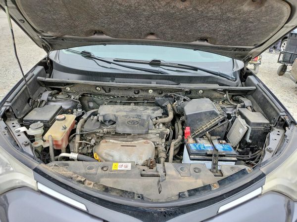 2018 TOYOTA RAV4 LE — Engine bay