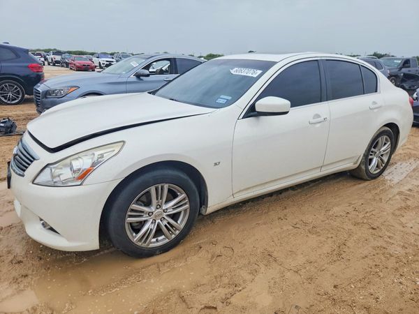 2015 INFINITI Q40