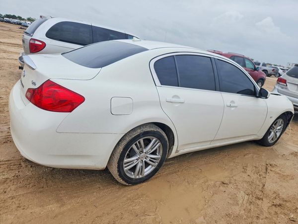 2015 INFINITI Q40