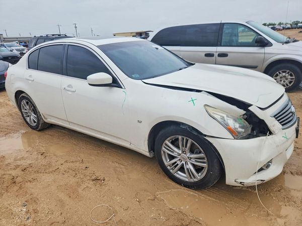 2015 INFINITI Q40