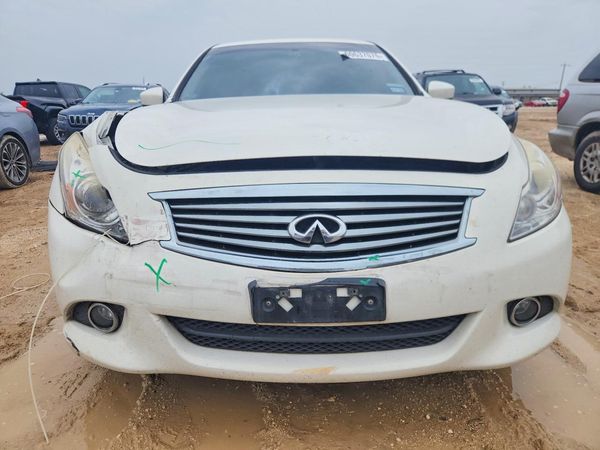 2015 INFINITI Q40