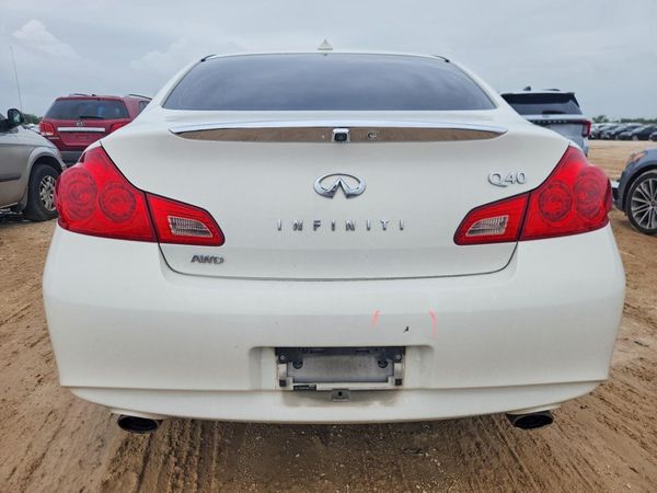 2015 INFINITI Q40