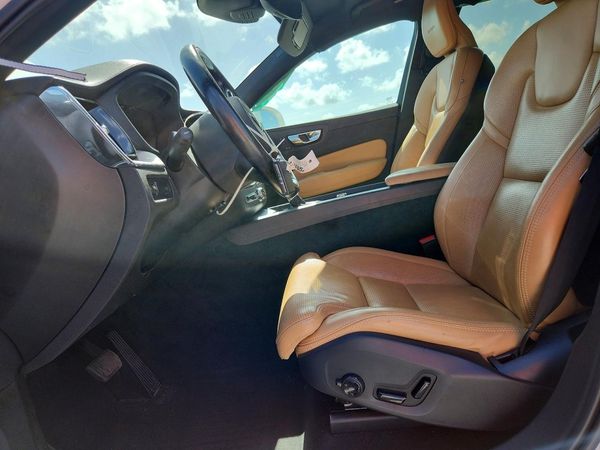 2019 VOLVO XC60 Inscription