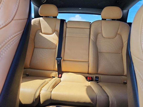 2019 VOLVO XC60 Inscription