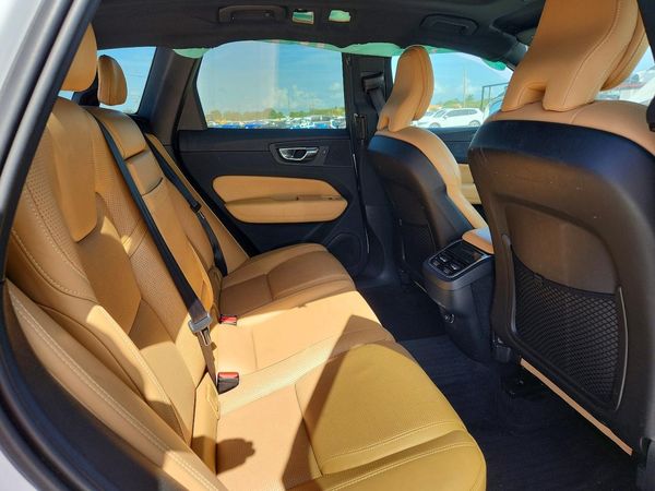 2019 VOLVO XC60 Inscription