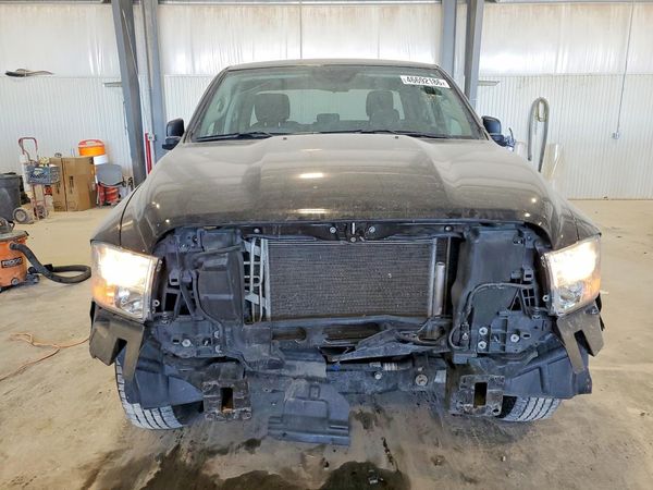 2024 RAM 1500 CLASSIC SLT / Warlock