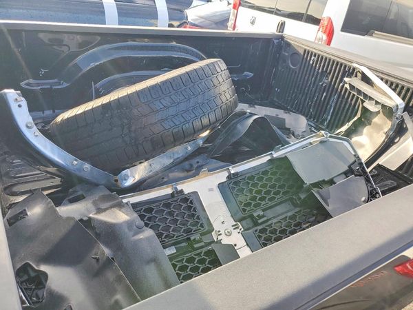 2024 RAM 1500 CLASSIC SLT / Warlock