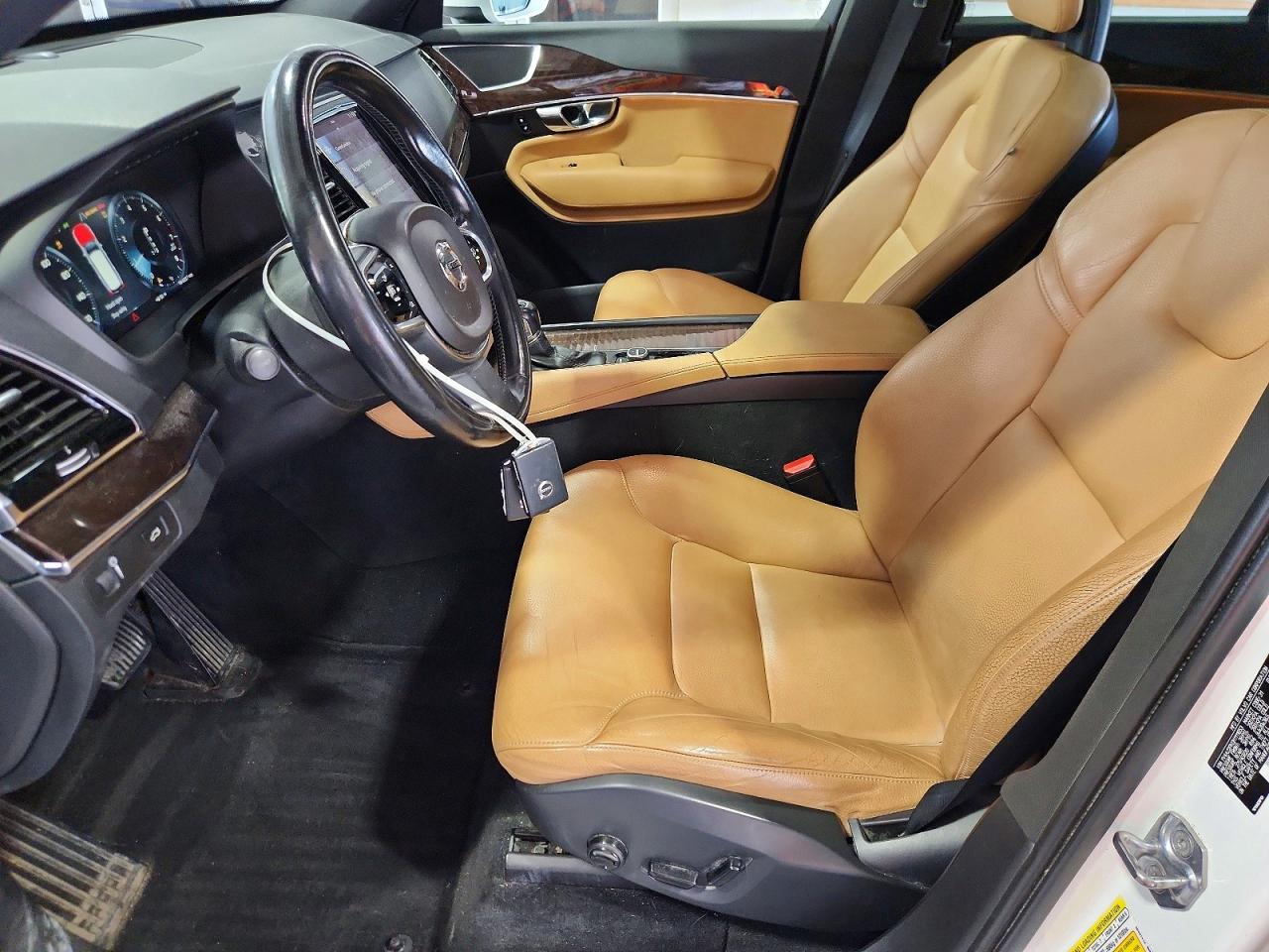 2017 VOLVO XC90 Momentum