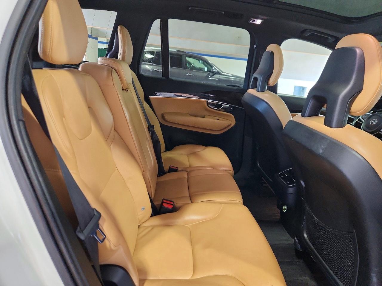 2017 VOLVO XC90 Momentum