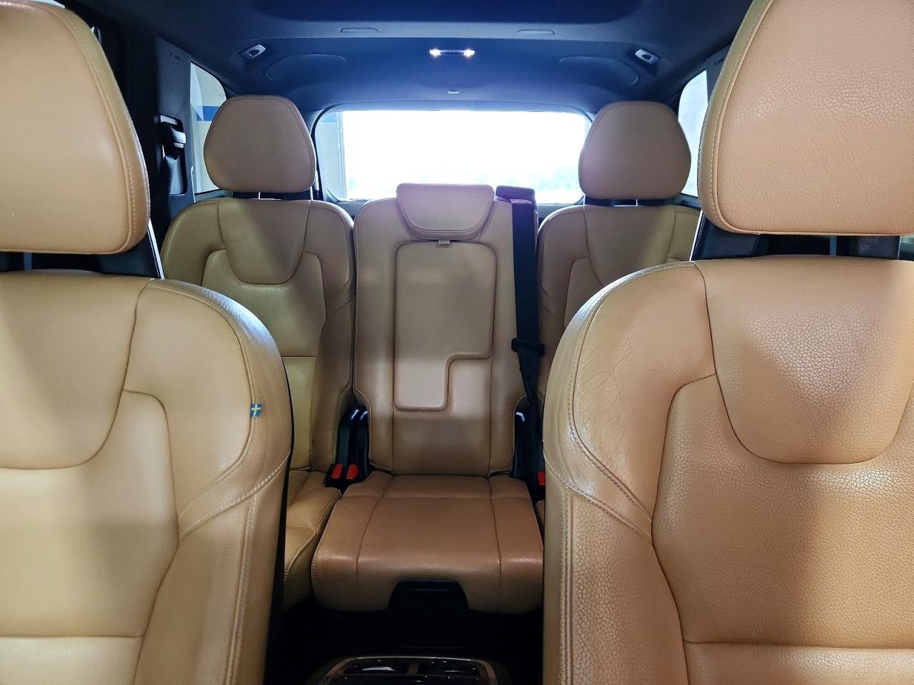 2017 VOLVO XC90 Momentum