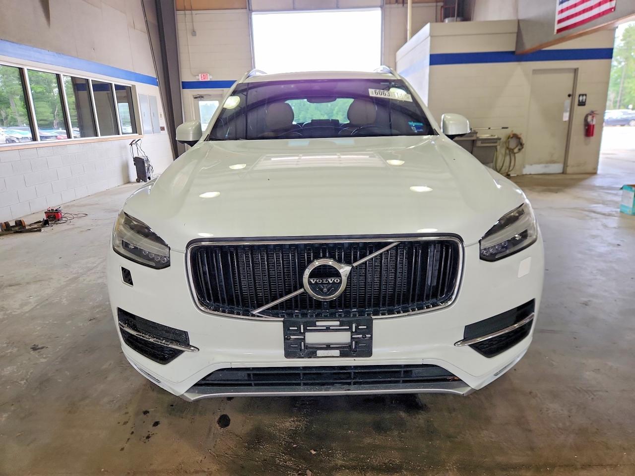2017 VOLVO XC90 Momentum