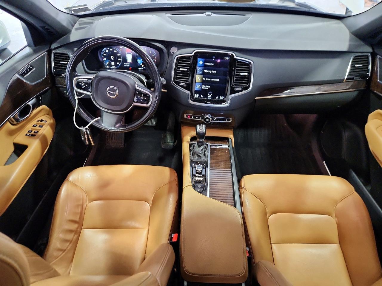 2017 VOLVO XC90 Momentum