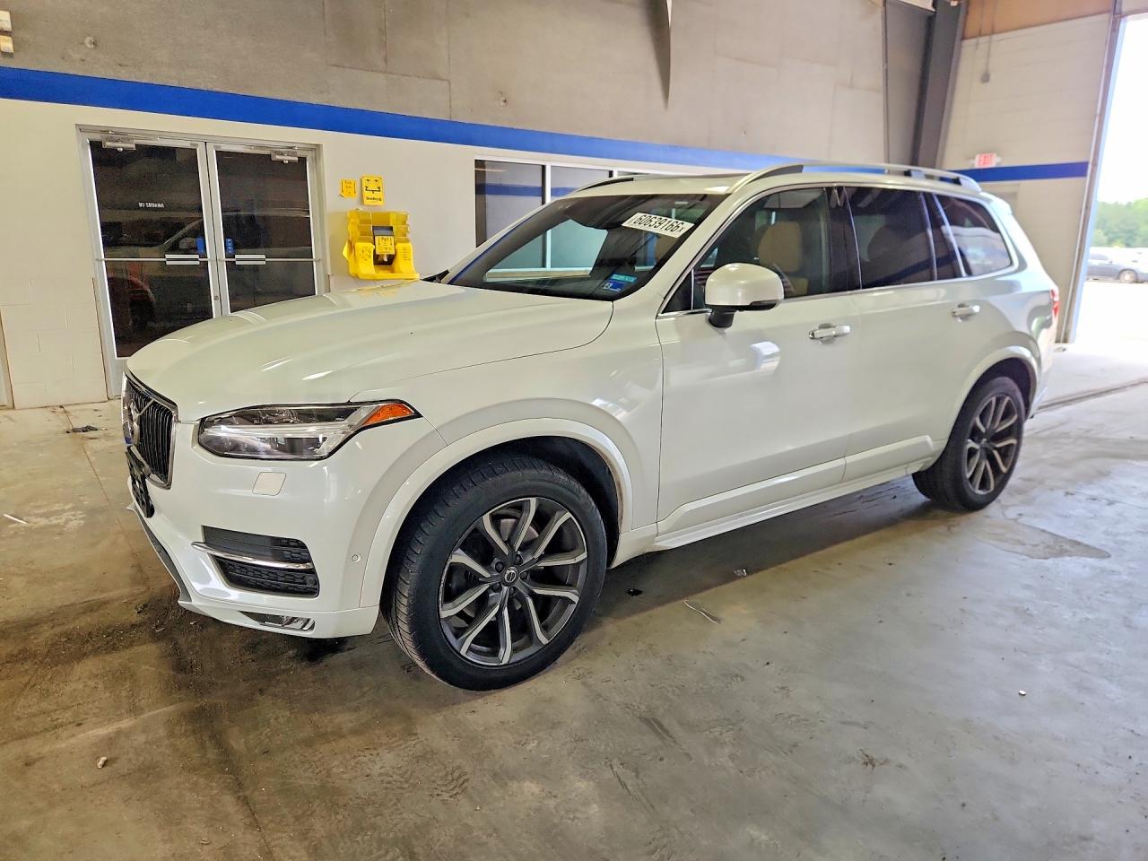 2017 VOLVO XC90 Momentum