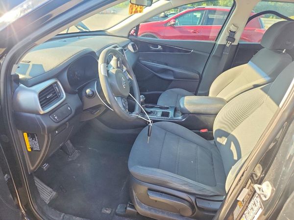 2017 KIA SORENTO L, LX