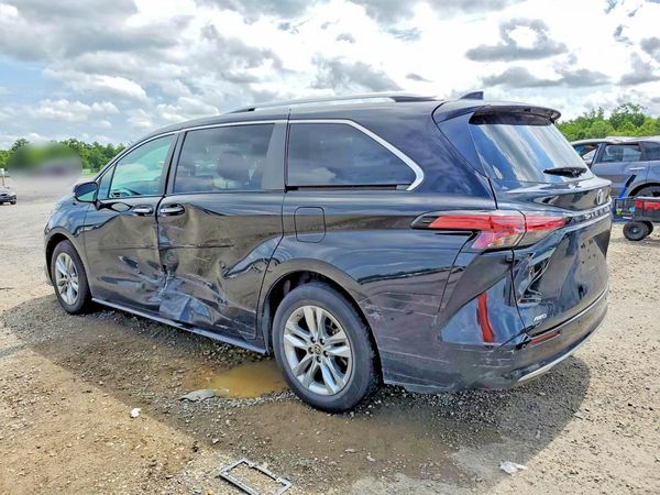 2023 TOYOTA SIENNA Limited