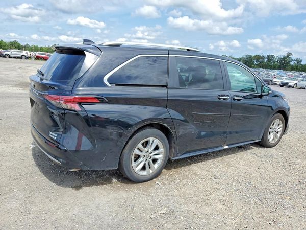2023 TOYOTA SIENNA Limited