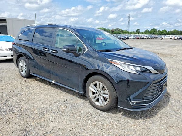 2023 TOYOTA SIENNA Limited