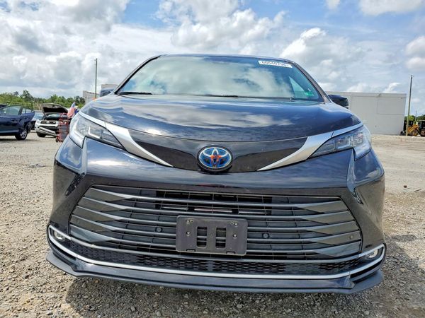 2023 TOYOTA SIENNA Limited
