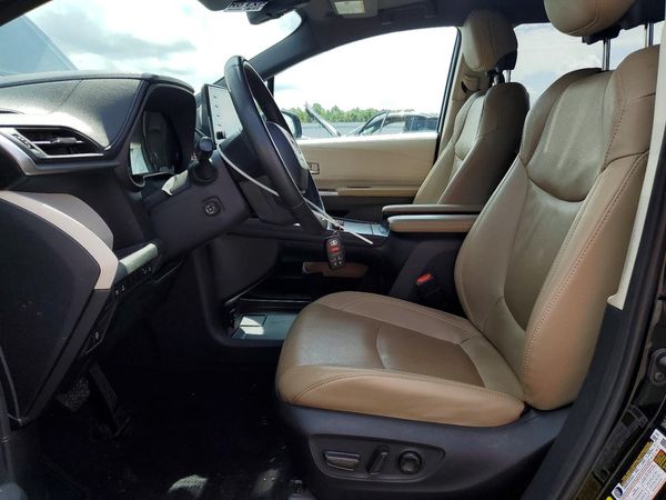 2023 TOYOTA SIENNA Limited