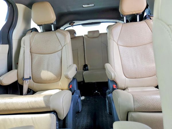 2023 TOYOTA SIENNA Limited