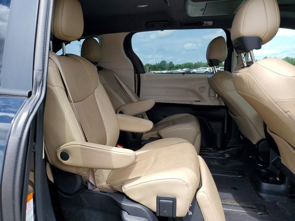 2023 TOYOTA SIENNA Limited