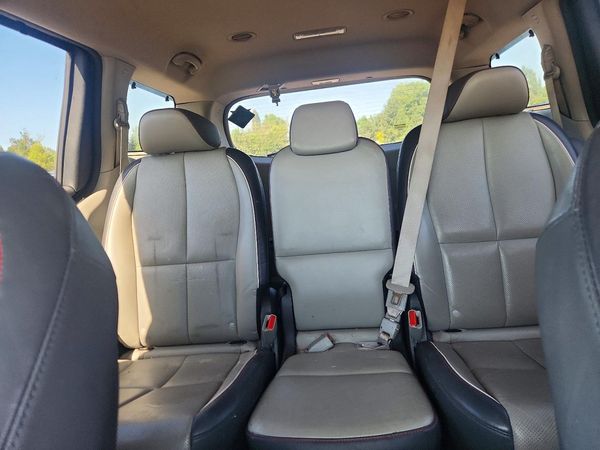 2017 KIA SEDONA LX