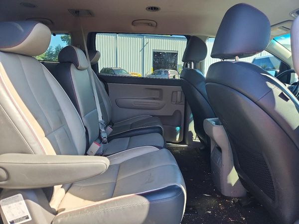 2017 KIA SEDONA LX