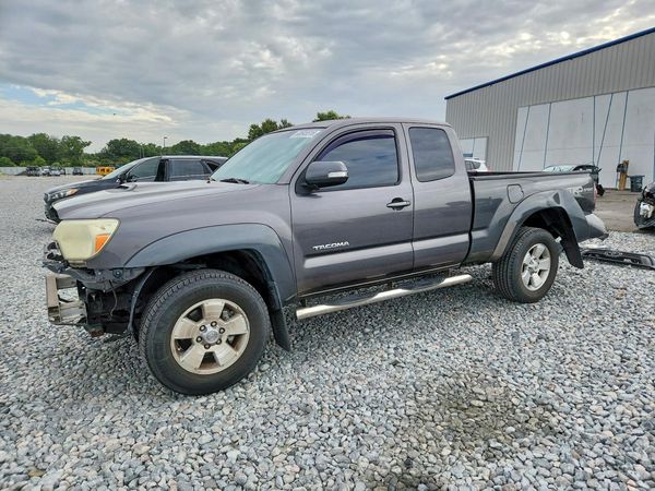 2015 TOYOTA TACOMA Delux Grade