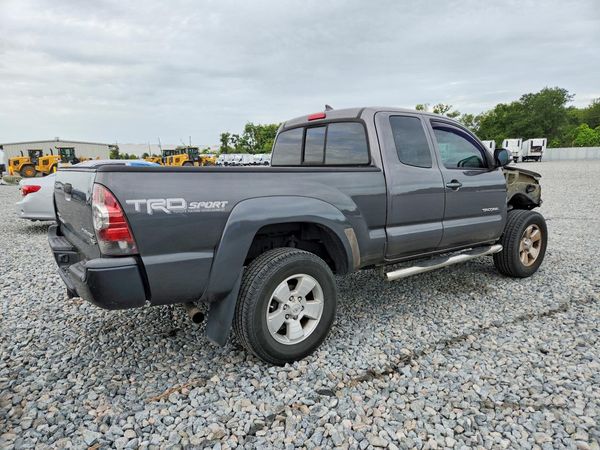 2015 TOYOTA TACOMA Delux Grade