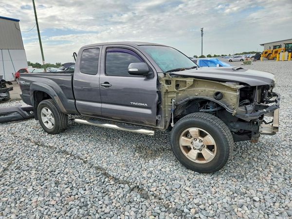 2015 TOYOTA TACOMA Delux Grade
