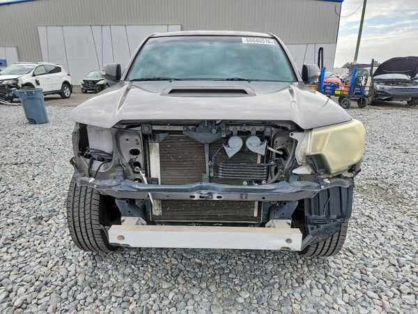 2015 TOYOTA TACOMA Delux Grade