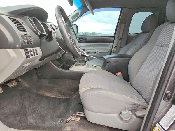2015 TOYOTA TACOMA Delux Grade