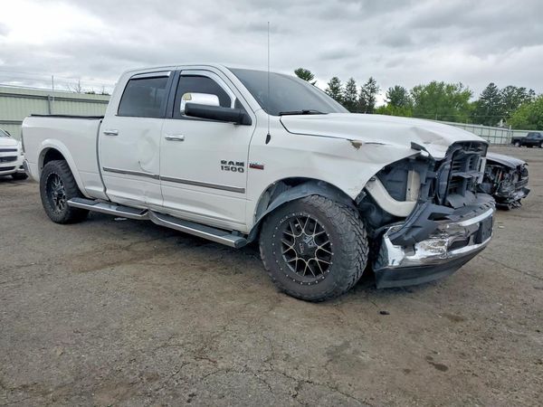 2017 RAM 1500 LARAMIE CREW CAB 4X4