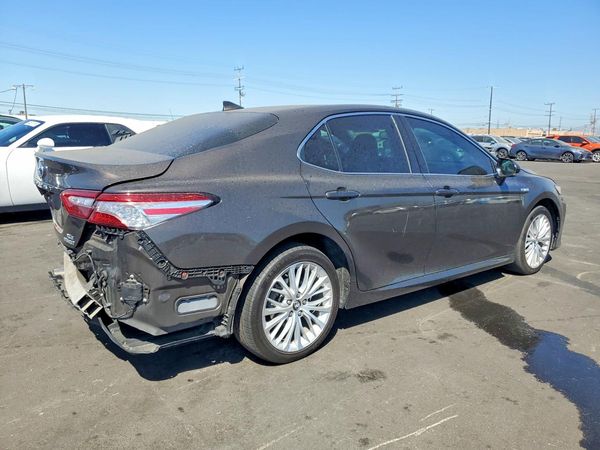 2020 TOYOTA CAMRY XLE