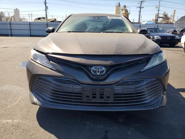 2020 TOYOTA CAMRY XLE