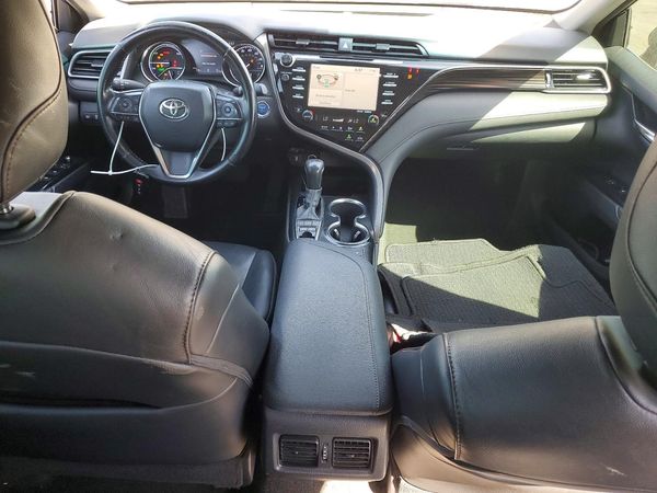 2020 TOYOTA CAMRY XLE