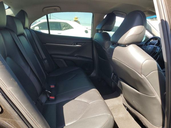 2020 TOYOTA CAMRY XLE