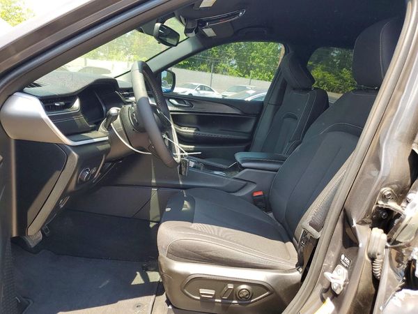 2024 JEEP GRAND CHEROKEE Laredo