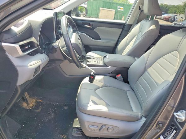 2021 TOYOTA HIGHLANDER XLE